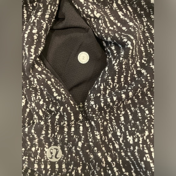 Lululemon runderful long sleeve top black and white long sleeve size 2 - Picture 4 of 4